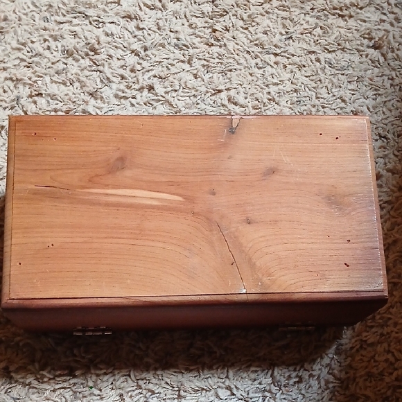 Lane Mini Cedar Chest - Picture 7 of 10